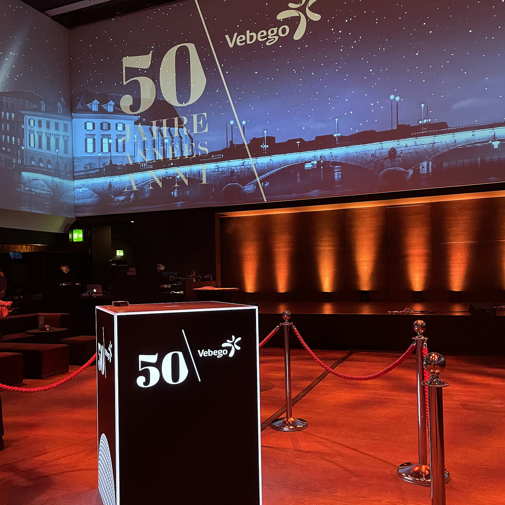LED Kubus mit RF-ID Leser für Vebego 50 Jahre Jubiläum 